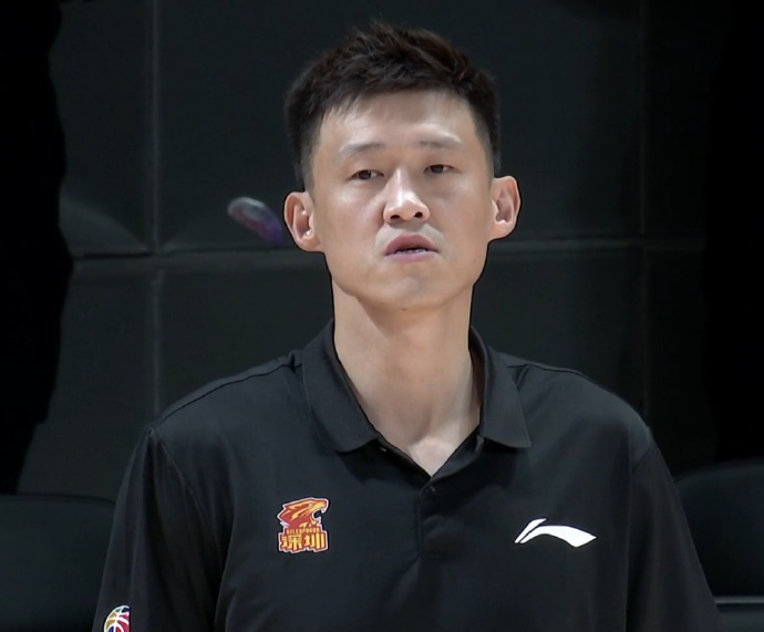 在更衣室, 他会带着笑, bt